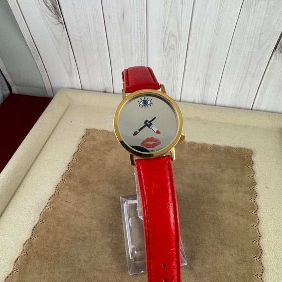 Vintage Akteo designed Makeup Artist Gold Tone Watch in pristine condition - Picture 8 of 8